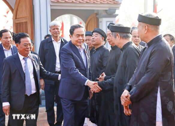 Chủ tịch Quốc hội Trần Thanh Mẫn đến d&acirc;ng hương, tưởng nhớ Trưởng Ban Thường trực Quốc hội B&ugrave;i Bằng Đo&agrave;n.