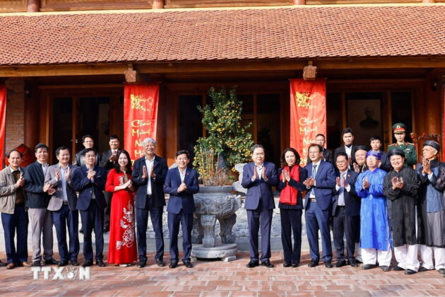 Chủ tịch Quốc hội Trần Thanh Mẫn với đại biểu.