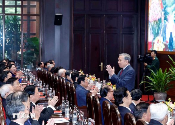 Tổng B&iacute; thư T&ocirc; L&acirc;m tại Lễ kỷ niệm.
