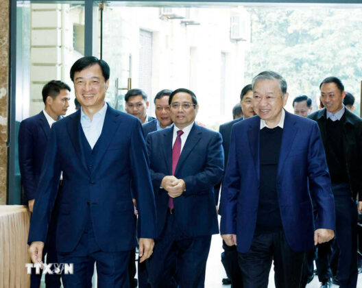 Tổng B&iacute; thư T&ocirc; L&acirc;m đến dự buổi l&agrave;m việc. (Ảnh: Thống Nhất/TTXVN)