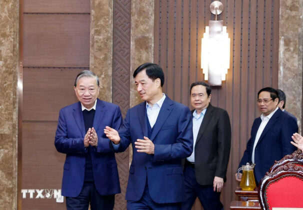 Tổng B&iacute; thư T&ocirc; L&acirc;m đến dự buổi l&agrave;m việc. (Ảnh: Thống Nhất/TTXVN)