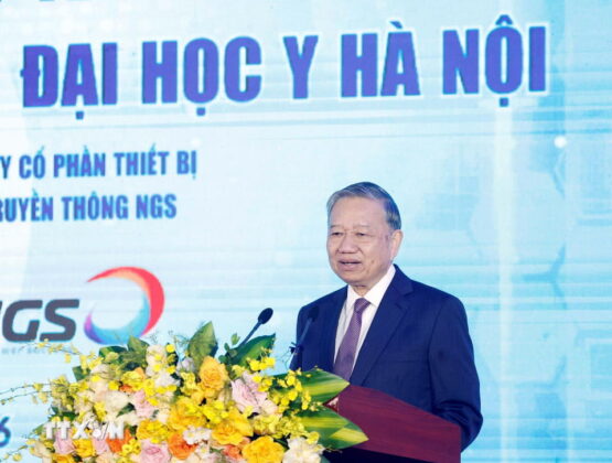 Tổng B&iacute; thư T&ocirc; L&acirc;m ph&aacute;t biểu.