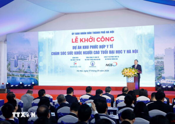 Tổng B&iacute; thư T&ocirc; L&acirc;m ph&aacute;t biểu.