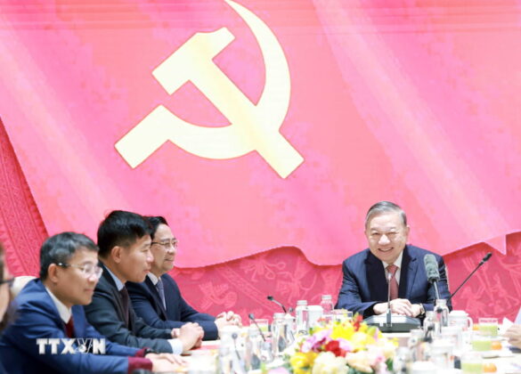 Tổng B&iacute; thư T&ocirc; L&acirc;m l&agrave;m việc với c&aacute;c Đại sứ, Trưởng cơ quan đại diện Việt Nam ở nước ngo&agrave;i.