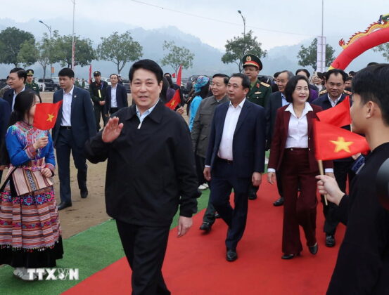 Chủ tịch nước Lương Cường dự Lễ ph&aacute;t động &ldquo;Tết trồng c&acirc;y đời đời nhớ ơn B&aacute;c Hồ&rdquo; tại phường L&agrave;o Cai, tỉnh L&agrave;o Cai.