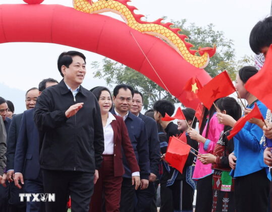 Chủ tịch nước Lương Cường dự Lễ ph&aacute;t động &ldquo;Tết trồng c&acirc;y đời đời nhớ ơn B&aacute;c Hồ&rdquo; tại phường L&agrave;o Cai, tỉnh L&agrave;o Cai.