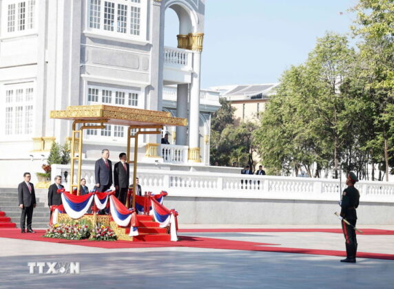 Lễ đ&oacute;n Tổng B&iacute; thư T&ocirc; L&acirc;m thăm cấp Nh&agrave; nước tới L&agrave;o.