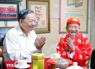 Tổng Bí thư Tô Lâm đến thăm chúc Tết nhà nghiên cứu Nguyễn Đình Tư