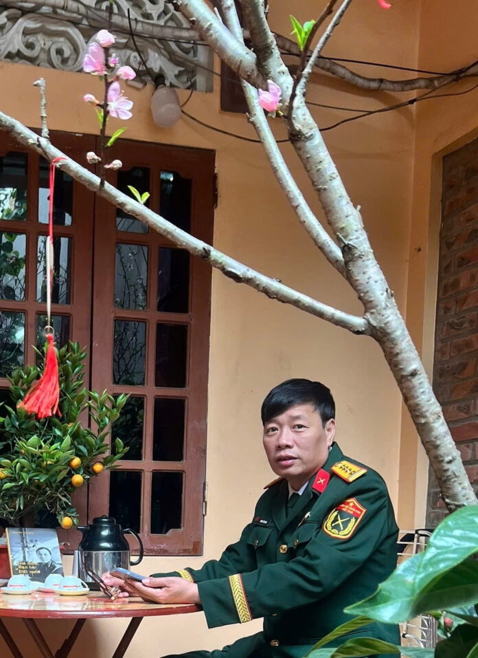 Vạn Xuân mở hội đua thuyền - Truyện lịch sử Phùng Văn Khai Vạn Xuân mở hội đua thuyền - Truyện lịch sử Phùng Văn Khai