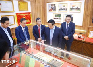 Thủ tướng Phạm Minh Chính thăm Viện Hàn lâm Khoa học và Công nghệ Việt Nam