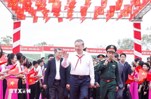 Tổng B&iacute; thư T&ocirc; L&acirc;m đến dự lễ khởi c&ocirc;ng.