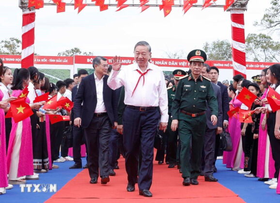 Tổng B&iacute; thư T&ocirc; L&acirc;m đến dự lễ khởi c&ocirc;ng.