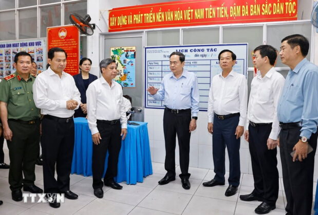 Chủ tịch Quốc hội Trần Thanh Mẫn khảo s&aacute;t Khu vực bỏ phiếu tại phường Ninh Kiều, th&agrave;nh phố Cần Thơ.