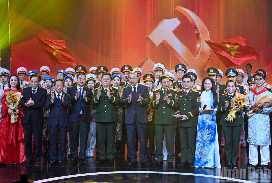 Tổng Bí thư Tô Lâm dự tổng kết trao giải Cuộc thi báo chí “Vững bước dưới cờ Đảng” Tổng Bí thư Tô Lâm dự tổng kết trao giải Cuộc thi báo chí “Vững bước dưới cờ Đảng”