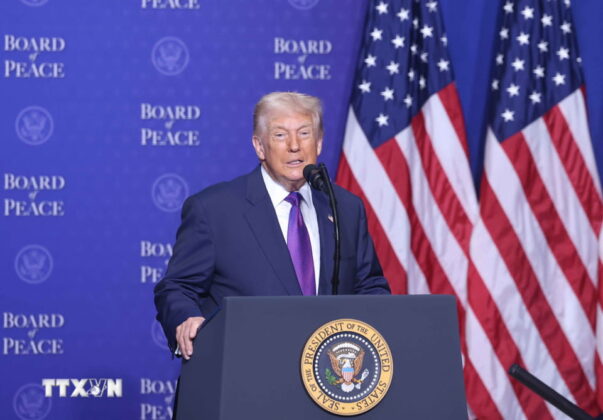 Tổng thống Hoa Kỳ Donald Trump - Chủ tịch S&aacute;ng lập Hội đồng H&ograve;a b&igrave;nh về Gaza ph&aacute;t biểu tại Phi&ecirc;n khai mạc Hội đồng H&ograve;a b&igrave;nh về Gaza.