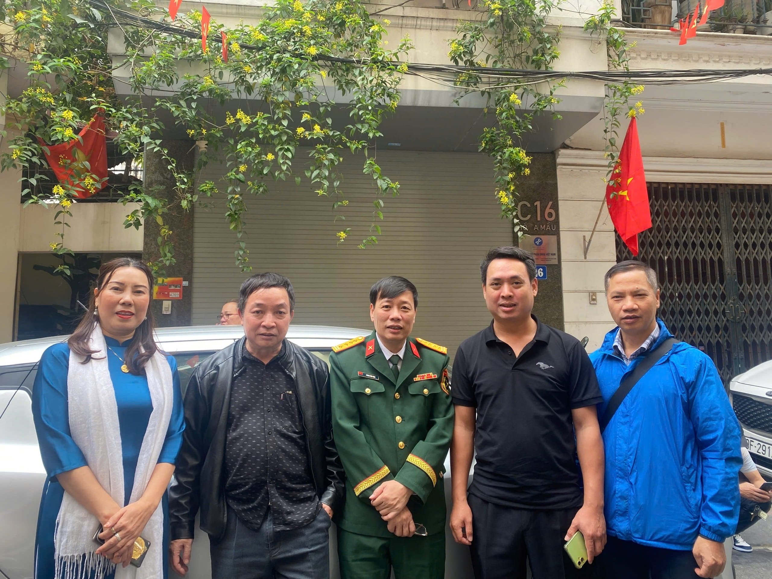 Đại tá, nhà văn Phùng Văn Khai -h8