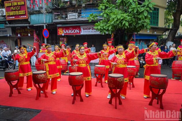 Việc tổ chức lễ hội kh&ocirc;ng chỉ đ&aacute;p ứng nhu cầu sinh hoạt văn h&oacute;a tinh thần của nh&acirc;n d&acirc;n, m&agrave; c&ograve;n g&oacute;p phần cụ thể h&oacute;a định hướng ph&aacute;t triển văn h&oacute;a Thủ đ&ocirc; theo hướng hiện đại, bền vững.