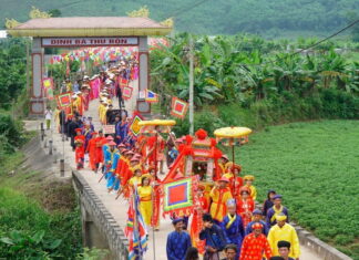 Sông nước Thu Bồn rộn ràng vào hội