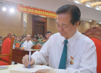 Nguyên Thủ tướng Nguyễn Tấn Dũng ra mắt sách Nguyên Thủ tướng Nguyễn Tấn Dũng ra mắt sách