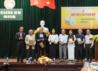 Đà Nẵng: Ra mắt hai tập thơ lan tỏa vẻ đẹp về đất và người xứ Quảng Đà Nẵng: Ra mắt hai tập thơ lan tỏa vẻ đẹp về đất và người xứ Quảng