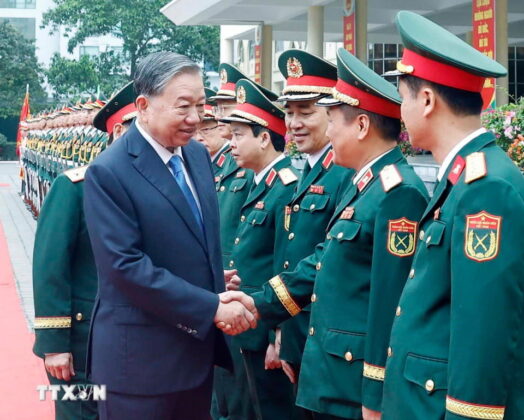 Tổng B&iacute; thư T&ocirc; L&acirc;m đến thăm v&agrave; l&agrave;m việc với Học viện Kỹ thuật qu&acirc;n sự.