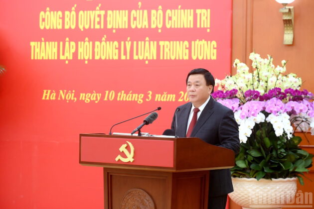 Đồng ch&iacute; Nguyễn Xu&acirc;n Thắng, Chủ tịch Hội đồng L&yacute; luận Trung ương nhiệm kỳ 2026-2031 ph&aacute;t biểu tại hội nghị.