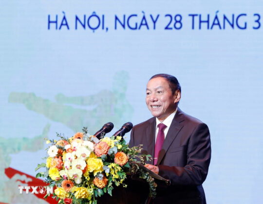 Bộ trưởng Bộ Văn h&oacute;a, Thể thao v&agrave; Du lịch Nguyễn Văn H&ugrave;ng ph&aacute;t biểu.