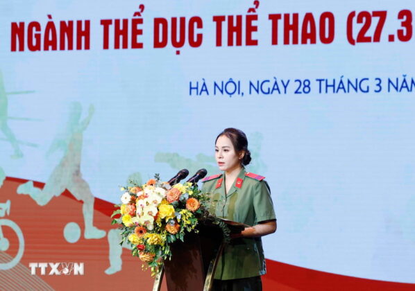 Nữ xạ thủ Trịnh Thu Vinh - vận động vi&ecirc;n ti&ecirc;u biểu to&agrave;n quốc năm 2025, đại diện c&aacute;c vận động vi&ecirc;n ph&aacute;t biểu.