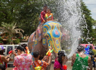 Lễ hội Songkran 2026: Những khoảnh khắc bùng nổ mùa té nước