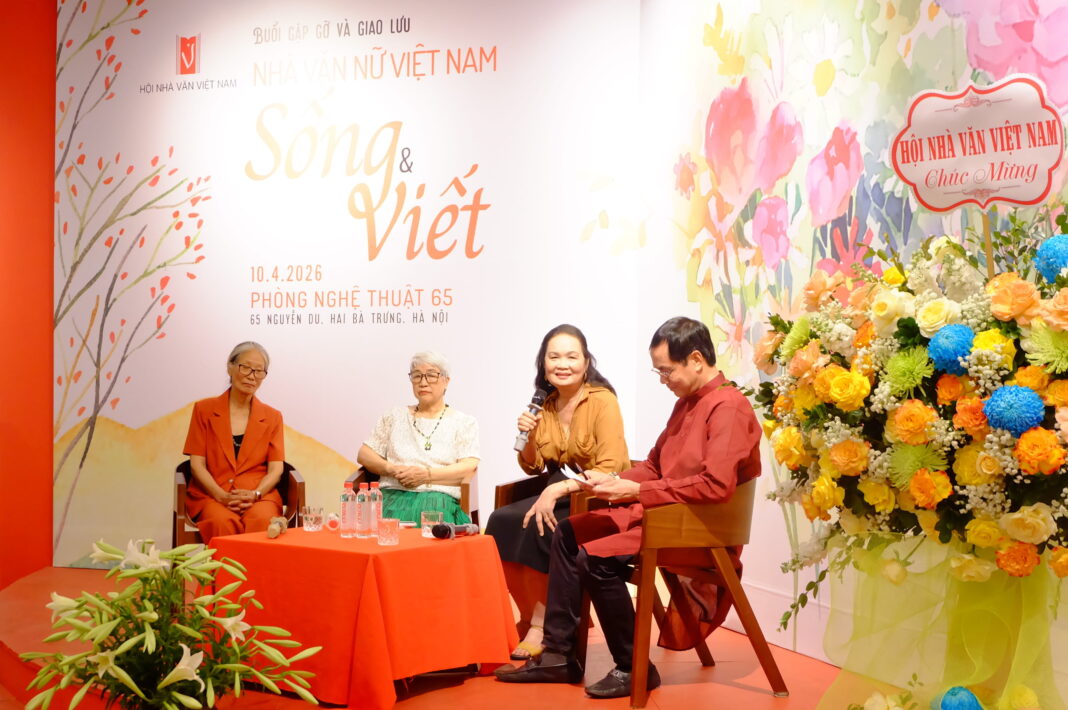 Nhà văn nữ Việt Nam - Sống và viết Nhà văn nữ Việt Nam - Sống và viết