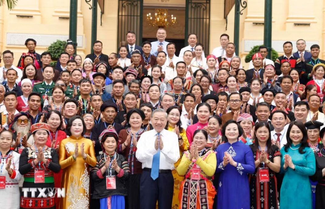Tổng Bí thư, Chủ tịch nước Tô Lâm tiếp các già làng, trưởng bản, nghệ nhân, người có uy tín tiêu biểu Tổng Bí thư, Chủ tịch nước Tô Lâm tiếp các già làng, trưởng bản, nghệ nhân, người có uy tín tiêu biểu