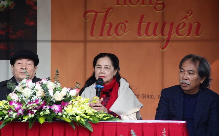 Văn nhân và nội tướng (Nhân đọc bài thơ Thơ về người vợ của nhà văn Phùng Văn Khai) - Tác giả: Nhà thơ Nguyễn Thị Hồng Văn nhân và nội tướng (Nhân đọc bài thơ Thơ về người vợ của nhà văn Phùng Văn Khai) - Tác giả: Nhà thơ Nguyễn Thị Hồng