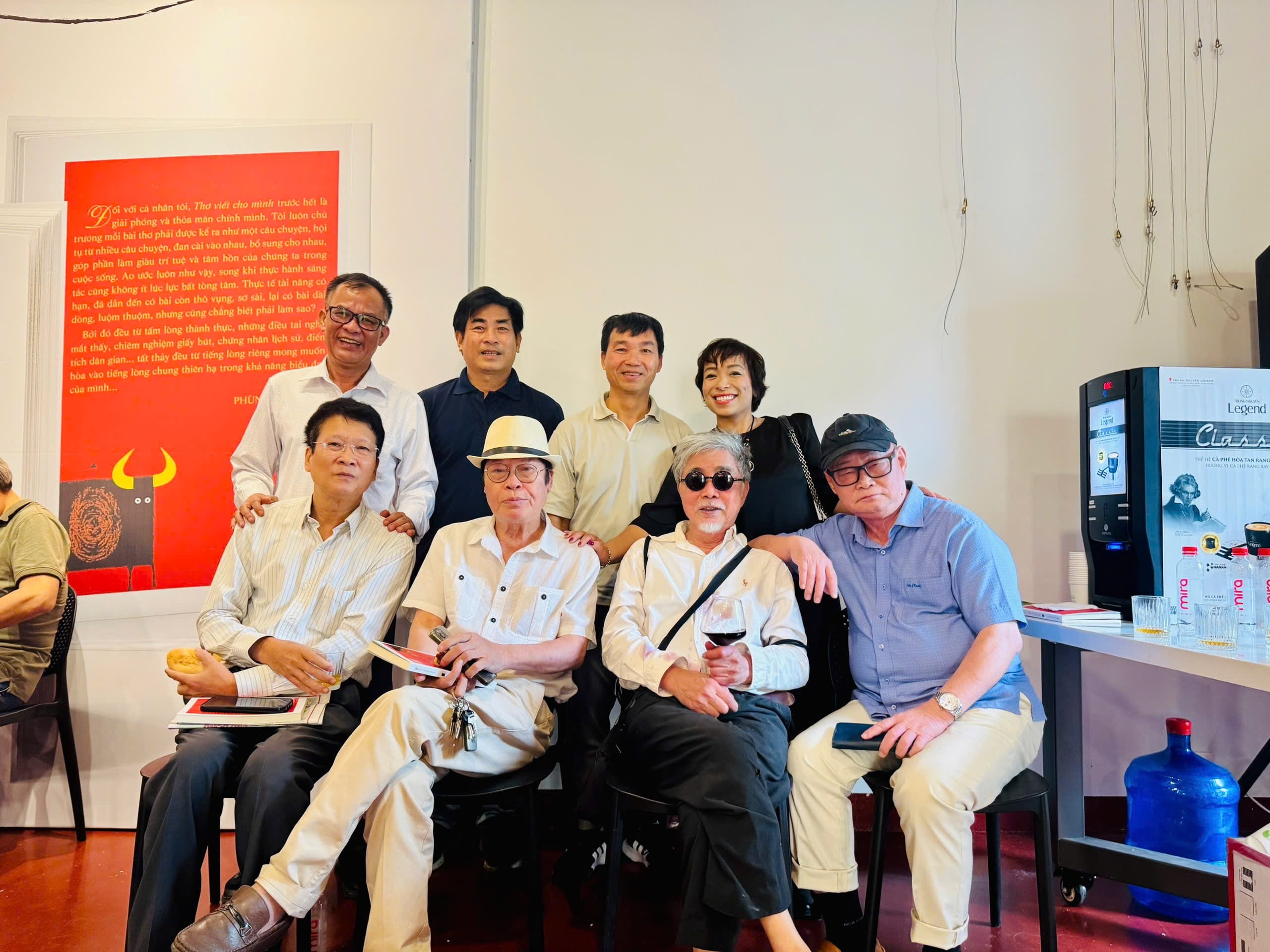 ra mắt tập thơ "Thơ viết cho mình" của Đại tá, nhà văn Phùng Văn Khai diễn