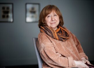 Svetlana Alexievich: Người khai sinh văn học bằng chứng - Tác giả: Nhà thơ, dịch giả Bùi Xuân