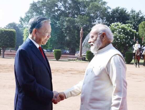 Thủ tướng Ấn Độ Narendra Modi đ&oacute;n Tổng B&iacute; thư, Chủ tịch nước T&ocirc; L&acirc;m