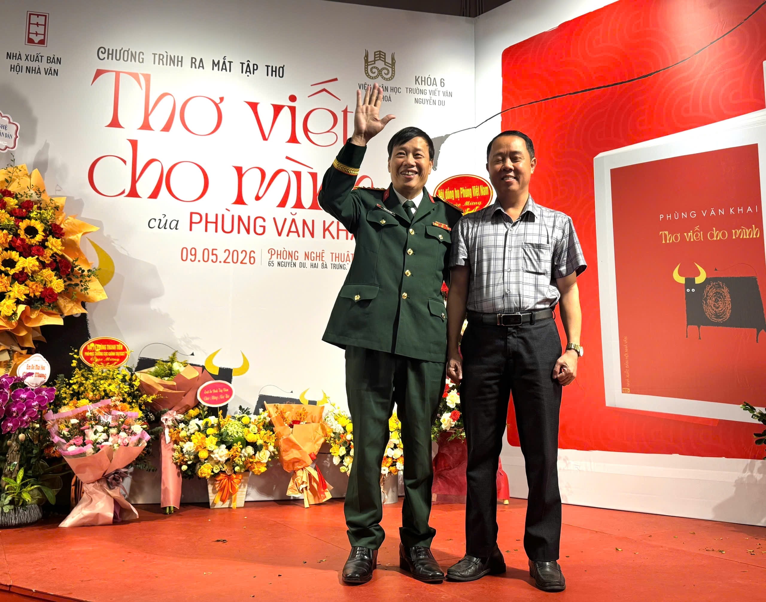 buổi ra mắt tập thơ Thơ viết cho mình.