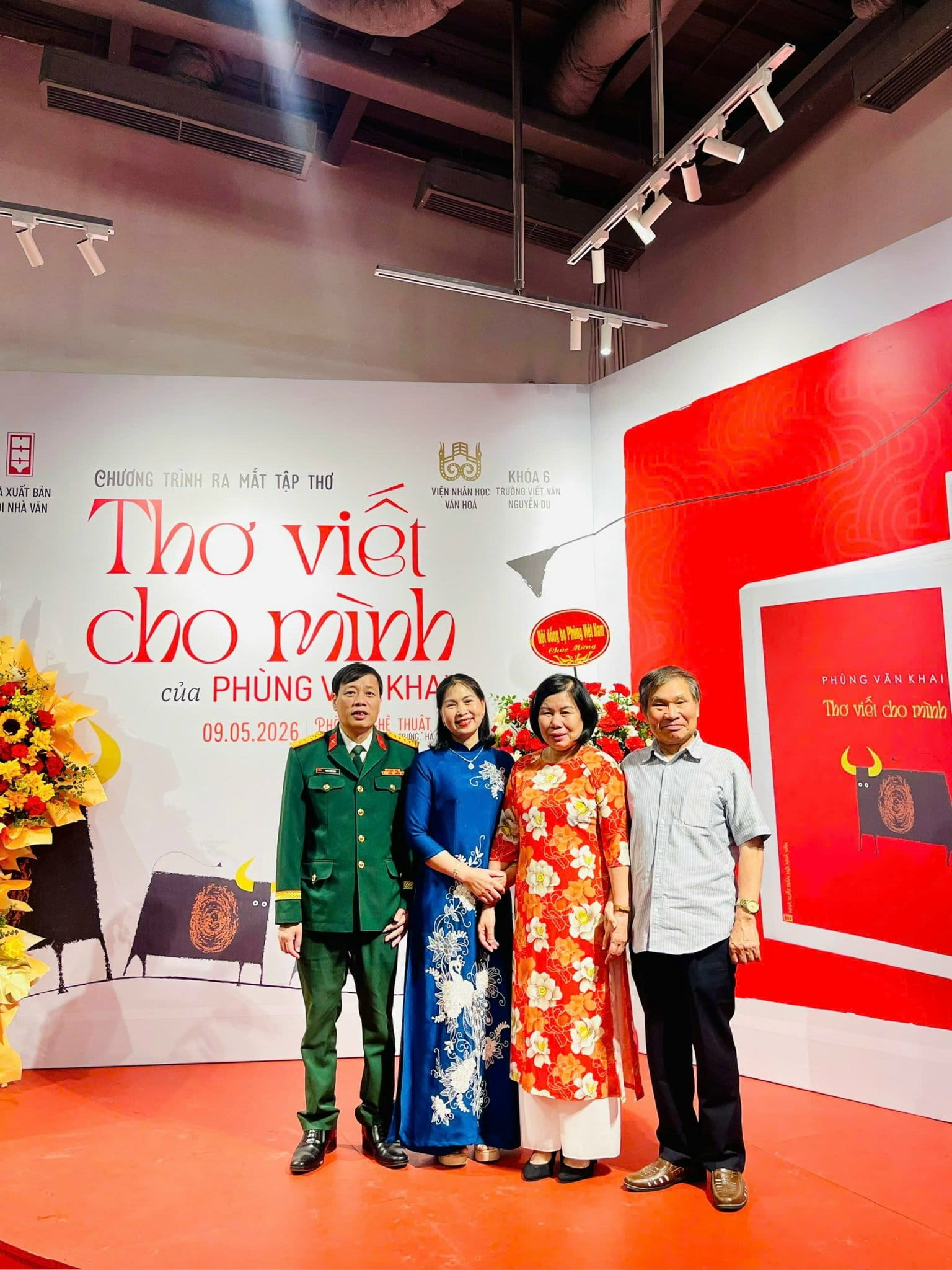 buổi ra mắt tập thơ Thơ viết cho mình. -h2
