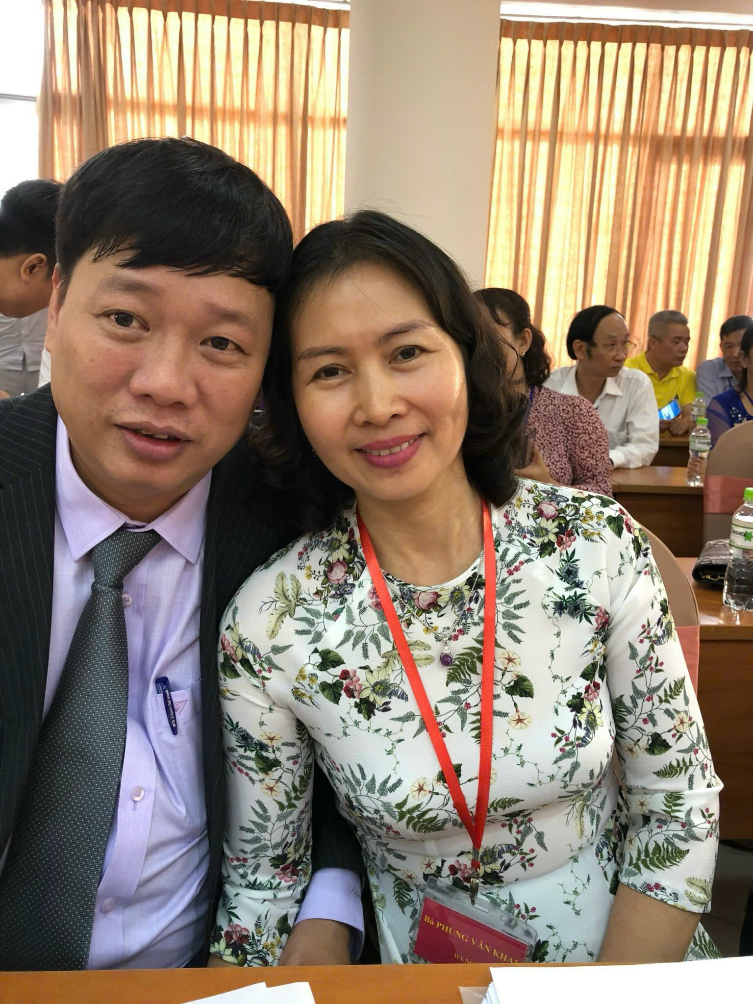 vợ chồng phùng văn khai 6