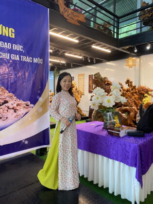 Nh&agrave; thơ Ph&ugrave;ng Trang Nhung -h2