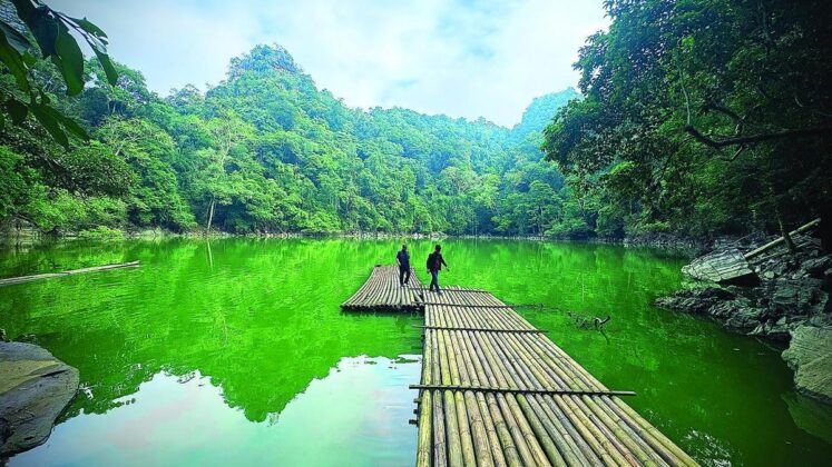 Vẻ đẹp Ao Ti&ecirc;n.