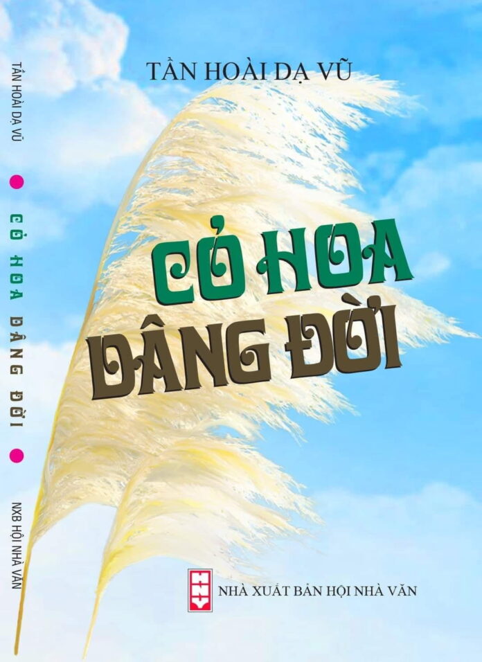 "Hoa cỏ dâng đời" - Nhà phê bình văn học Tần Hoài Dạ Vũ "Hoa cỏ dâng đời" - Nhà phê bình văn học Tần Hoài Dạ Vũ