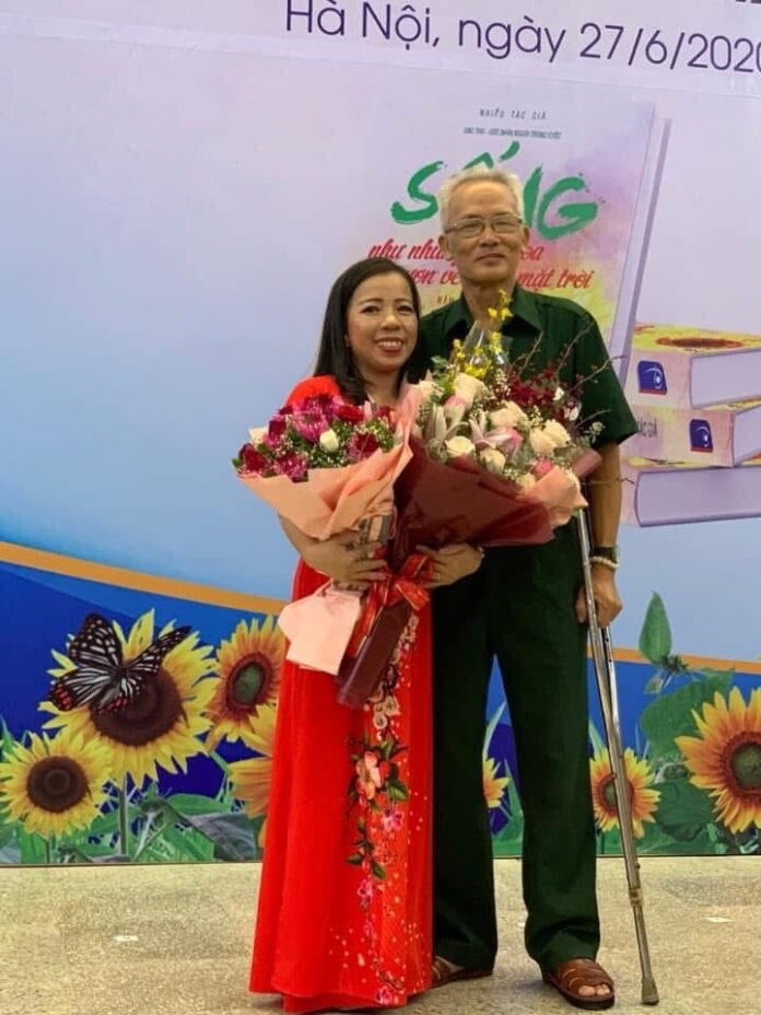 “Bóng mẹ chiều tháng Bảy” và nhà thơ Vũ Huy Chương - Tác giả: Nhà thơ Phùng Trang Nhung “Bóng mẹ chiều tháng Bảy” và nhà thơ Vũ Huy Chương - Tác giả: Nhà thơ Phùng Trang Nhung