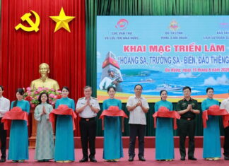 Khai mạc Triển lãm ‘Hoàng Sa, Trường Sa – Biển, đảo thiêng liêng’ Khai mạc Triển lãm 'Hoàng Sa, Trường Sa - Biển, đảo thiêng liêng'