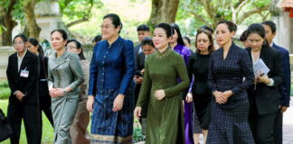 Phu nhân Thủ tướng Lê Minh Hưng cùng Phu nhân Thủ tướng 3 nước thăm Văn Miếu – Quốc Tử Giám Phu nhân Thủ tướng Lê Minh Hưng cùng Phu nhân Thủ tướng 3 nước thăm Văn Miếu - Quốc Tử Giám