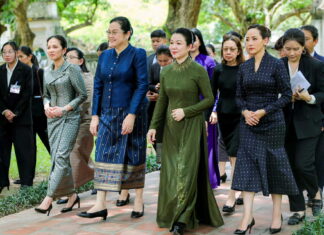 Phu nhân Thủ tướng Lê Minh Hưng cùng Phu nhân Thủ tướng 3 nước thăm Văn Miếu – Quốc Tử Giám Phu nhân Thủ tướng Lê Minh Hưng cùng Phu nhân Thủ tướng 3 nước thăm Văn Miếu - Quốc Tử Giám