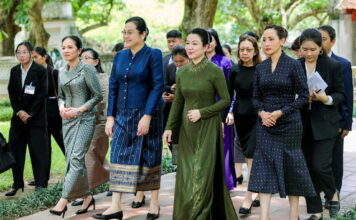 Phu nhân Thủ tướng Lê Minh Hưng cùng Phu nhân Thủ tướng 3 nước thăm Văn Miếu – Quốc Tử Giám Phu nhân Thủ tướng Lê Minh Hưng cùng Phu nhân Thủ tướng 3 nước thăm Văn Miếu - Quốc Tử Giám