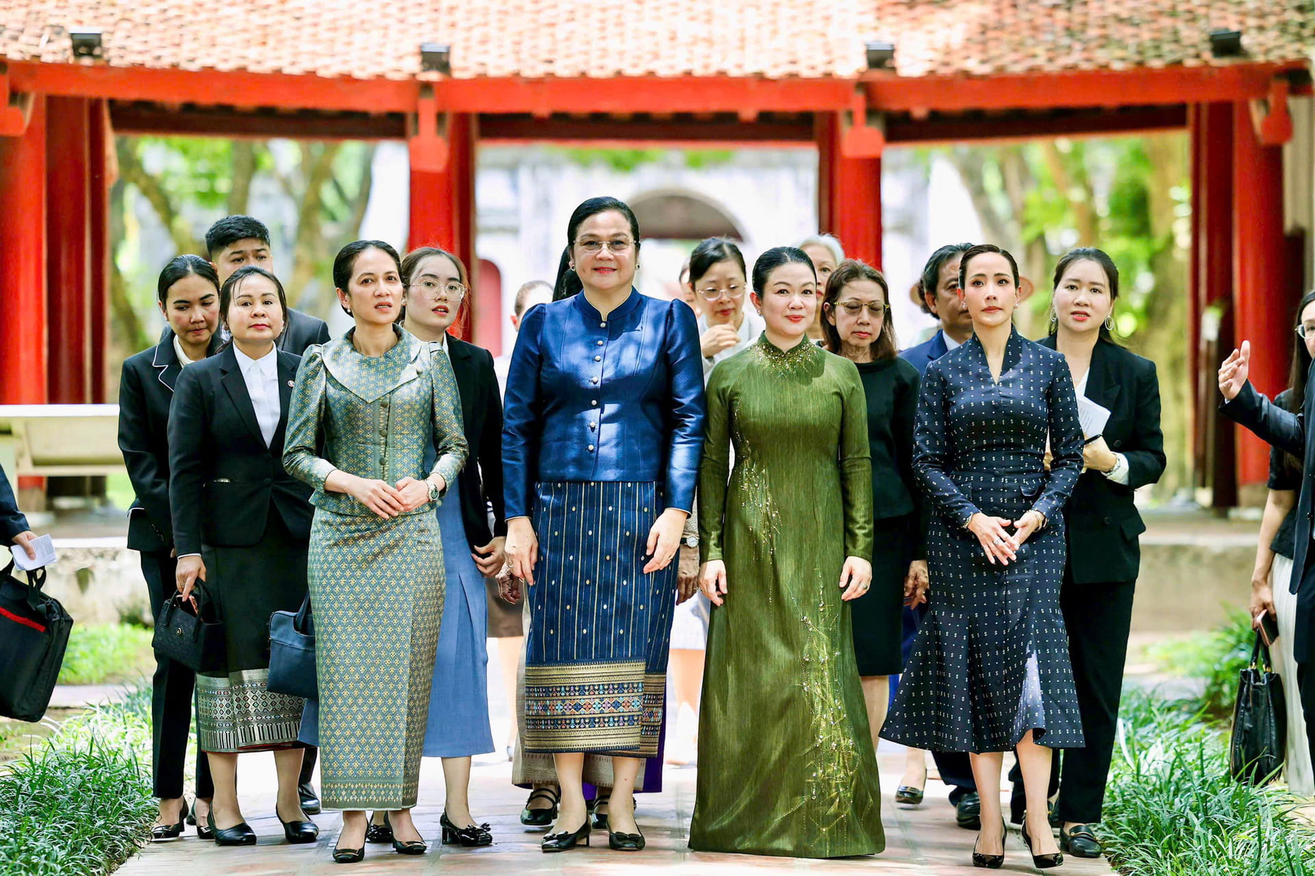 Những năm qua, quan hệ hữu nghị, hợp tác giữa Việt Nam với Lào, Campuchia và Thái Lan không ngừng được củng cố và phát triển mạnh mẽ trên nhiều lĩnh vực. Bên cạnh nỗ lực của các nhà lãnh đạo và cơ quan chức năng, giao lưu Nhân dân và các hoạt động kết nối văn hóa cũng đóng vai trò rất quan trọng trong việc vun đắp sự hiểu biết, tin cậy và tình cảm giữa các dân tộc.