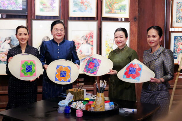 Trước khi kết th&uacute;c chương tr&igrave;nh, Phu nh&acirc;n Thủ tướng c&aacute;c nước L&agrave;o, Campuchia, Th&aacute;i Lan b&agrave;y tỏ vui mừng v&agrave; tr&acirc;n trọng cảm ơn sự tiếp đ&oacute;n trọng thị, chu đ&aacute;o, rất t&igrave;nh cảm v&agrave; ch&acirc;n t&igrave;nh của Phu nh&acirc;n Thủ tướng Việt Nam.