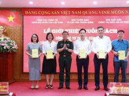 Ra mắt sách của Đại tướng Nguyễn Trọng Nghĩa Ra mắt sách của Đại tướng Nguyễn Trọng Nghĩa