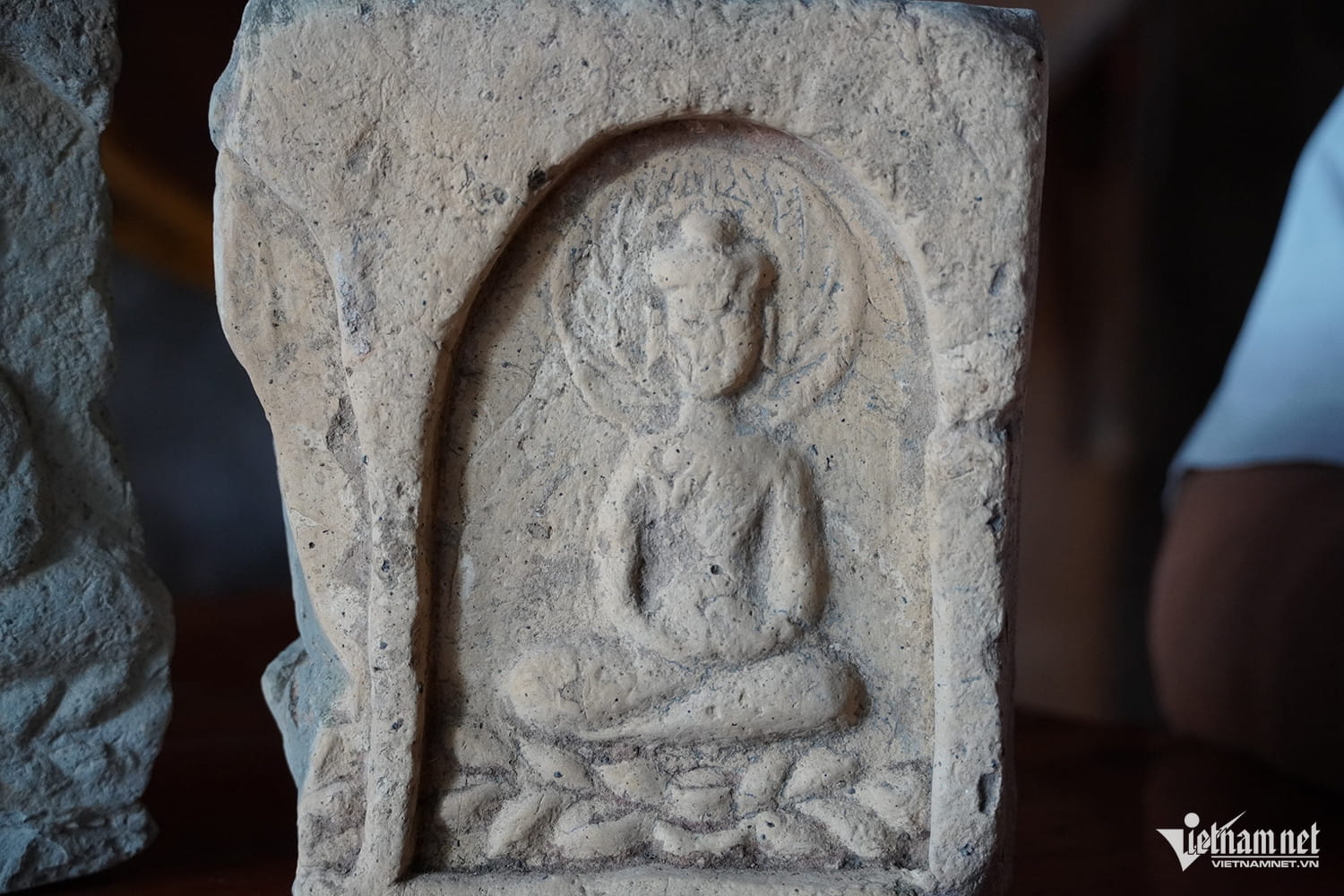 Theo ông Hoàng Văn Kiểm - Giám đốc trung tâm nghiên cứu lịch sử và văn hóa địa phương (tỉnh Nghệ An), gạch sử dụng dựng tháp có nhiều mẫu mã, kích thước, hoa văn và ít nhất có hơn 10 loại khác nhau.